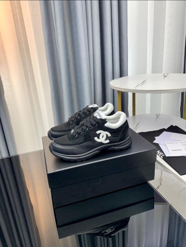 CHANEL TENNIS SNEAKER - Image 2